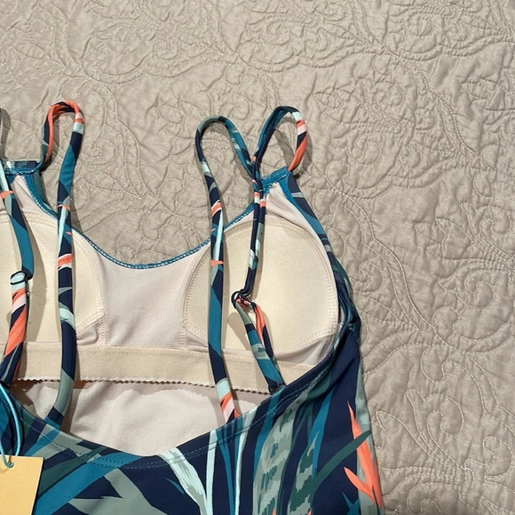 Cute Swimsuit - Picture 9 of 10